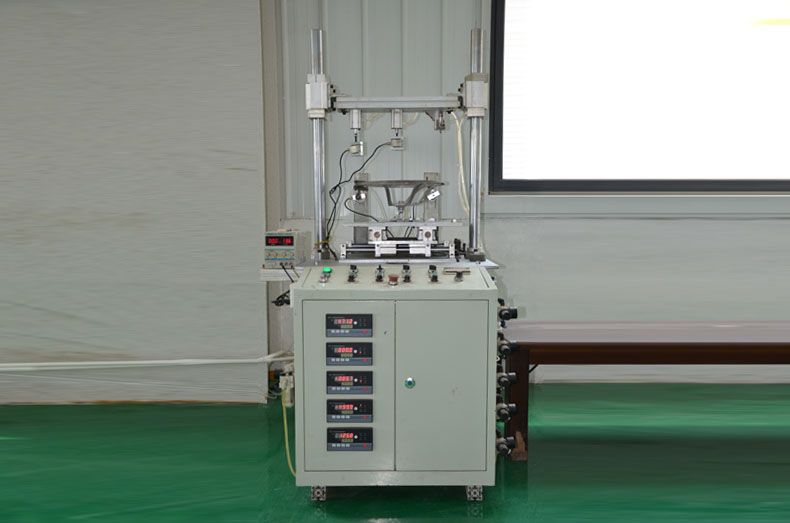 實(shí)驗(yàn)室設(shè)備